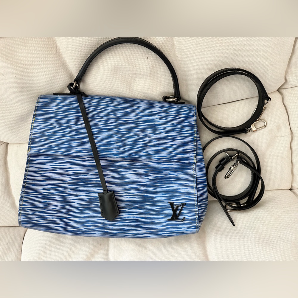 LOUIS VUITTON BAG w short and long strap